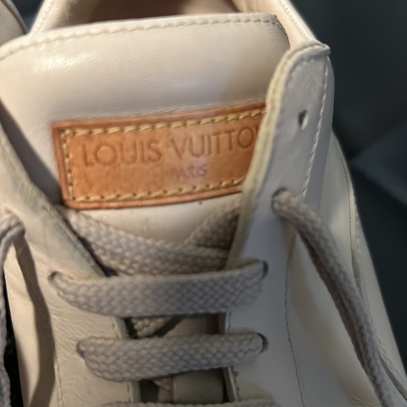 LOUIS VUITTON GENTLY WORN LADIES SNEAKERS…VINTAGE LV…LEATHER 100% AUTHENTIC - Picture 4 of 17